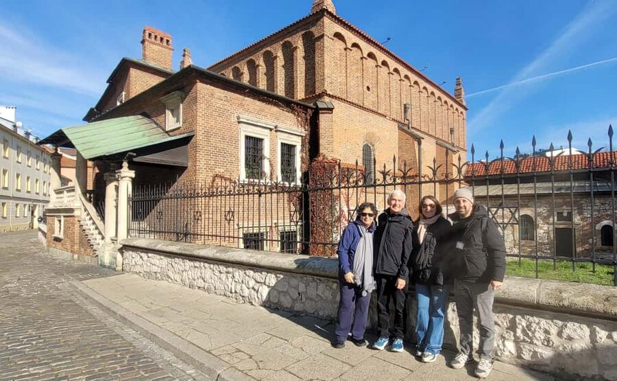 Krakow Jewish District Tour in a Small Group - Crossing into the former Jewish Ghetto