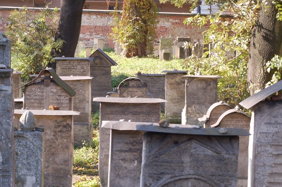 Krakow: Jewish Quarter Guided Walking Tour - Who should book this Kazimierz walk?