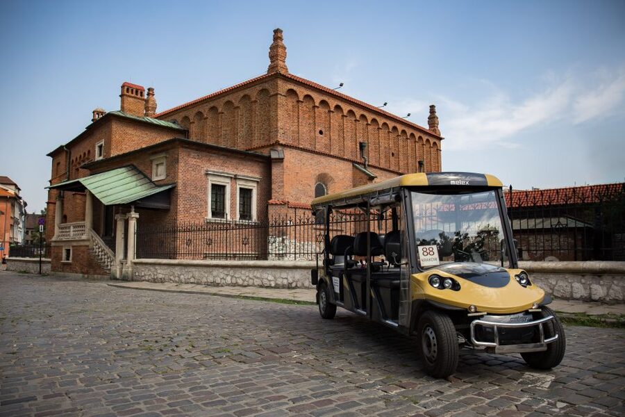 Krakow: Jewish Traces Private Electric Car Tour - Audio commentary versus a live driver