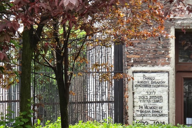 Krakow Kazimierz and Jewish Ghetto Tour with Synagogues - Schindler’s List locations without losing the history
