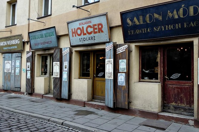 Krakow Kazimierz and Jewish Ghetto Tour with Synagogues - Old Synagogue, Tempel, and the value of going inside