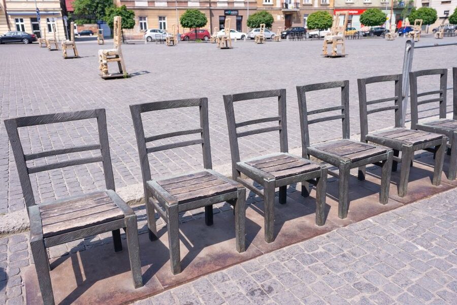 Krakow: Kazimierz by Golf Cart and Schindler's Factory Tour - Who should book this experience