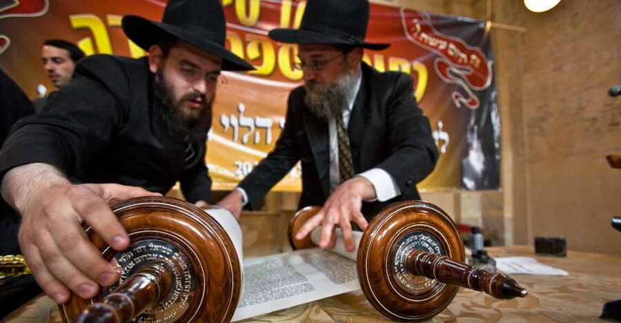 Krakow: Kazimierz Jewish District Private Guided Tour - What the four-hour format gives you