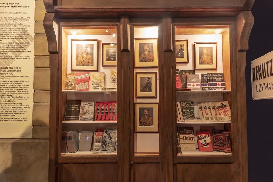 Krakow: Kazimierz, Schindler's Factory & Ghetto Guided Tour - Walking through the former Krakow Ghetto