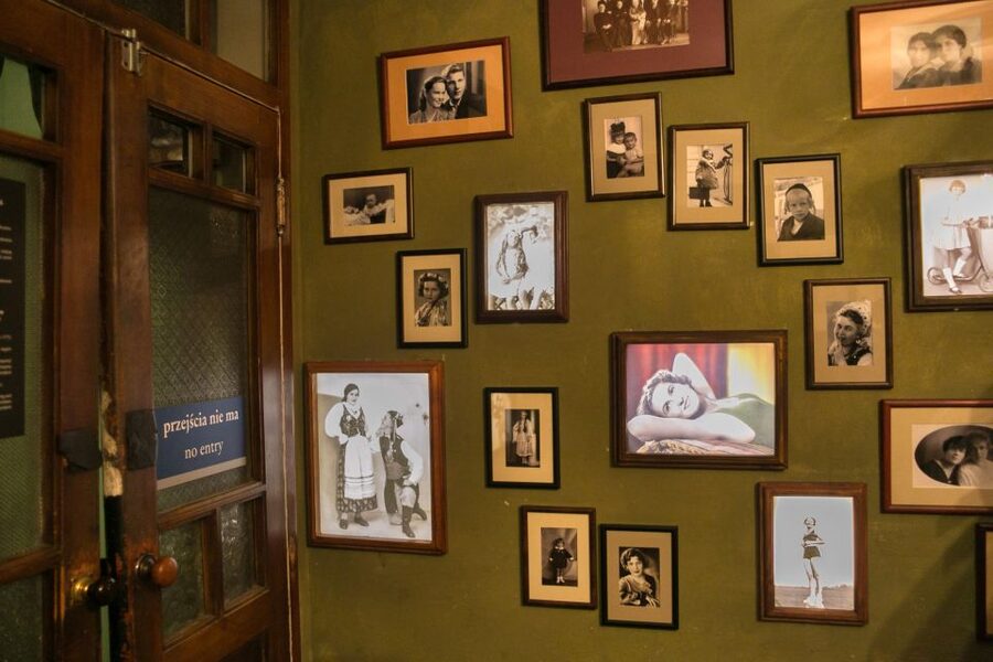 Krakow: Kazimierz, Schindler's Factory & Ghetto with Guide - What the guide adds to places that have changed