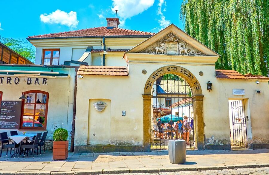 Krakow: Kazimierz, Schindler's Factory & Ghetto with Guide - Starting outside the Old Synagogue in Kazimierz
