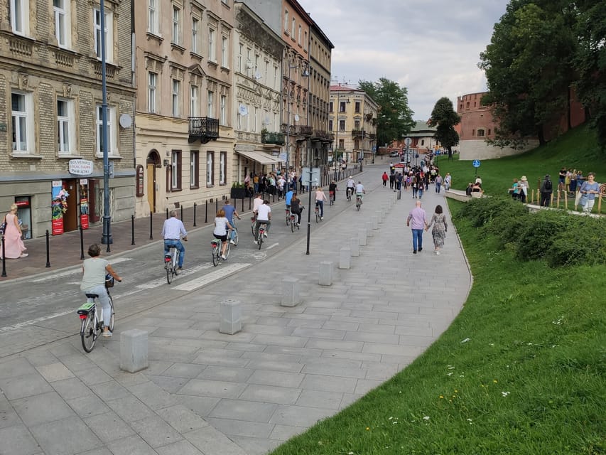 Krakow: Multilingual Tour On Electric Bikes - Starting at Tourist Information