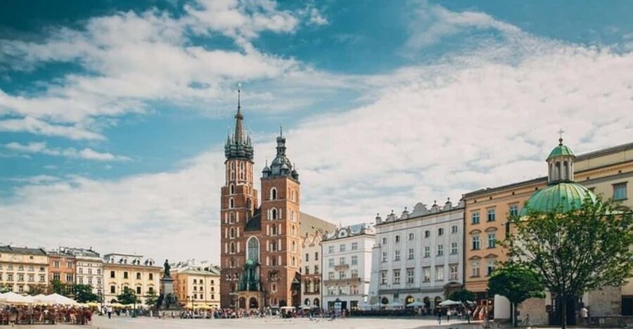 Krakow : Must-See Walking Tour With A Guide - Starting at Grodzka 21
