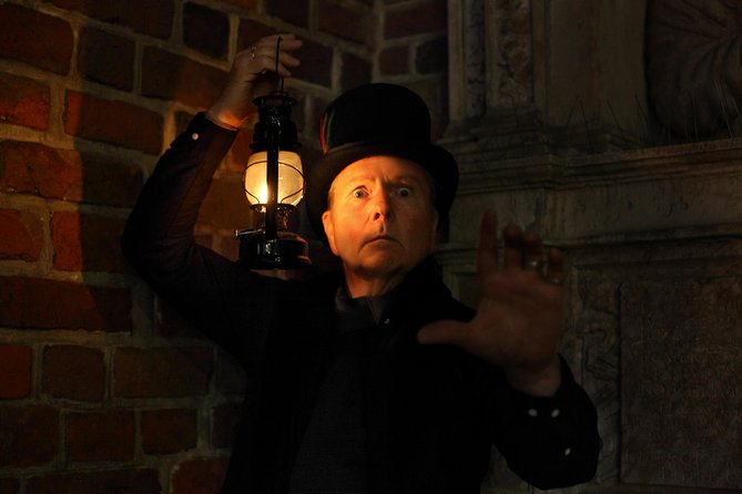 Krakow Night Tour: Ghosts, Vampires and Legends of the Old Town - Around Wawel Castle and its medieval tales