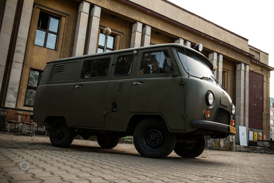 Krakow: Nowa Huta Guided Tour in Vintage Car - The Museum of the Armed Act and the Soviet tank