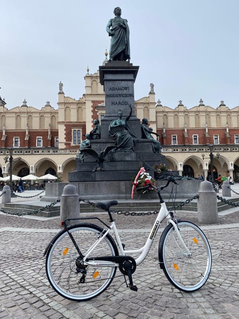 Krakow: Old Town and Kazimierz Guided Bike Tour - Why a bike is a smart way to meet Krakow