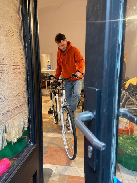Krakow: Old Town and Kazimierz Guided Bike Tour - From Jagiellonian University to the Wawel Dragon