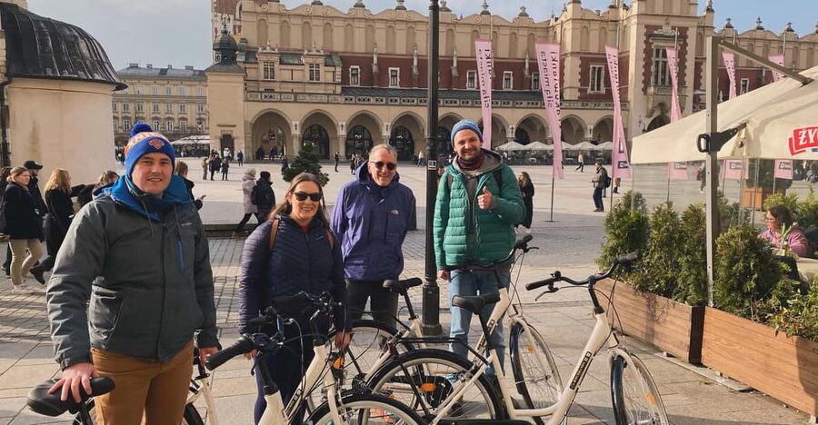 Krakow: Old Town and Kazimierz Guided Bike Tour - What guide Zee adds to the ride