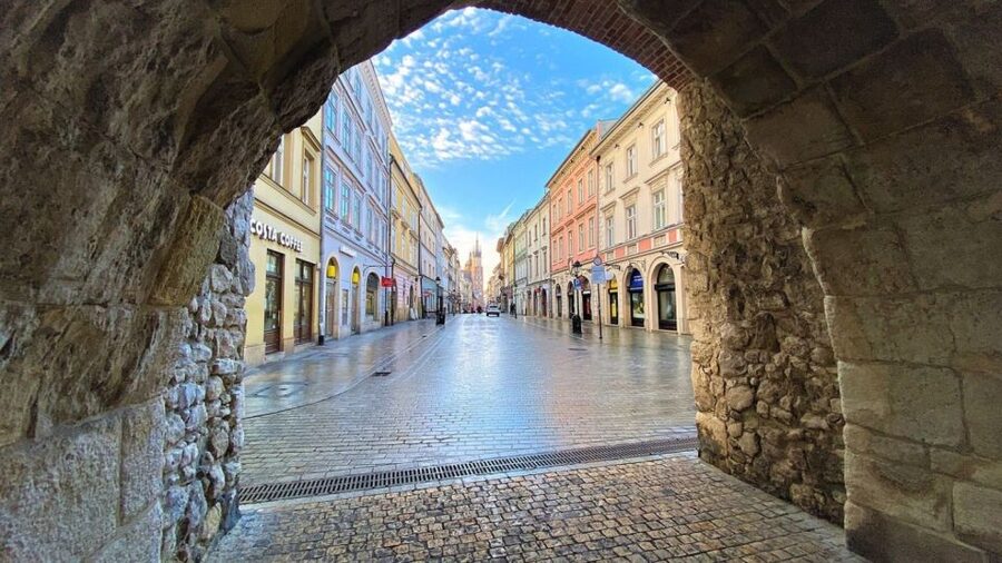 Krakow: Old Town Audioguided walking Tour - Why this audio walk works in Krakow