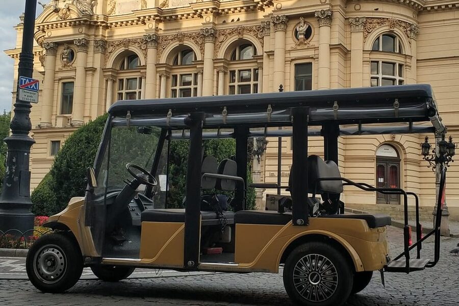 Krakow: Old Town City Tour in a Golf Cart - Why a golf cart works well in Krakow