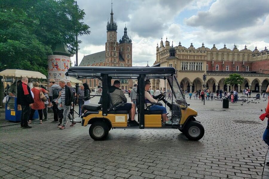 Krakow: Old Town City Tour in a Golf Cart - What the audio guide adds