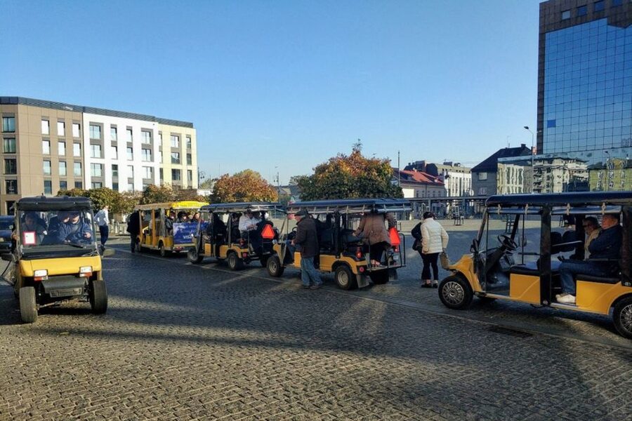 Krakow: Old Town, Ghetto, and Kazimierz Golf Cart Tour - Meeting point and practical planning