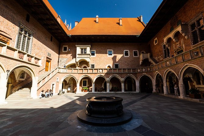 Krakow: Old Town Guided Walking Tour - What $32 gets you