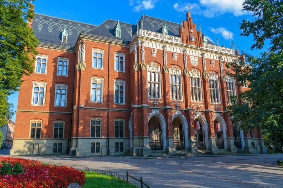 Krakow: Old Town Guided Walking Tour - Should you book it?