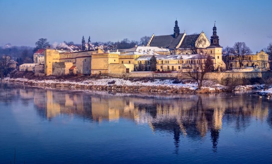 Krakow: Old Town Highlights Private Walking Tour - Churches and old streets between the square and Wawel