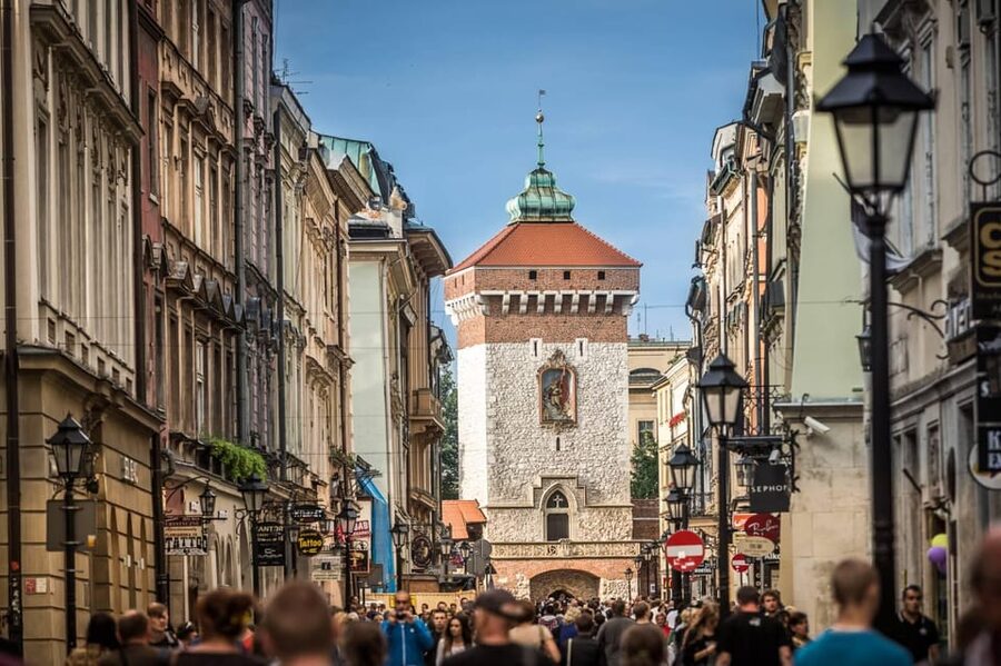 Krakow: Old Town "Royal Route" Walking Tour - Inside St. Mary’s Basilica