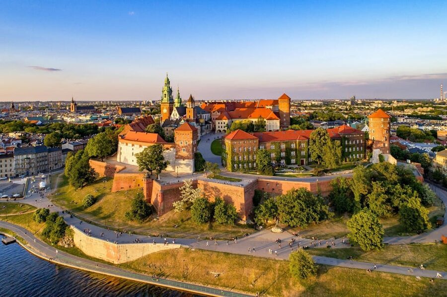 Krakow: Old Town "Royal Route" Walking Tour - What the guide adds to the 2.5-hour walk