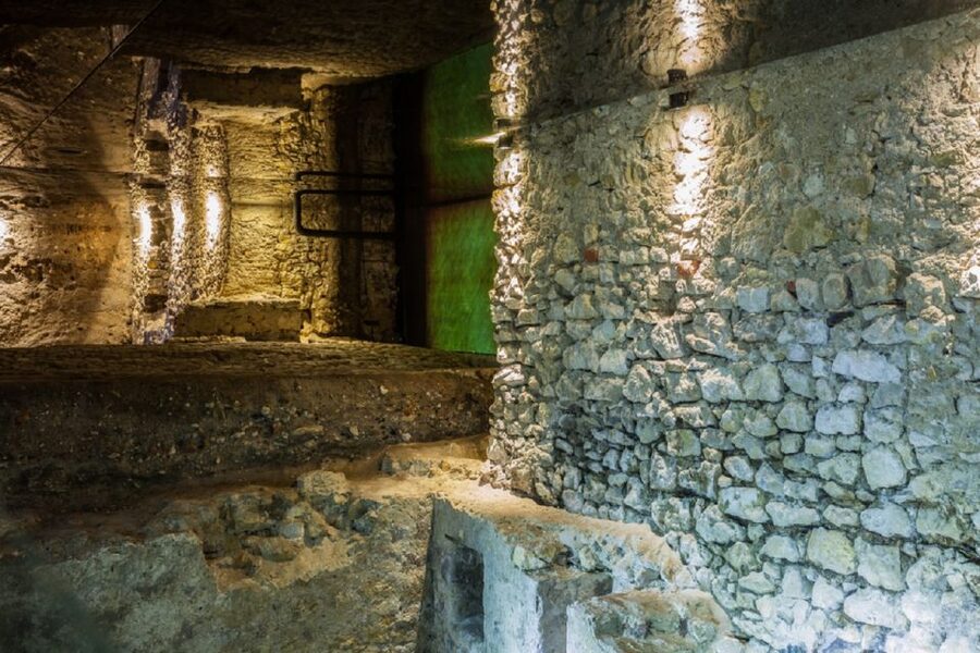 Krakow: Old Town Rynek Underground Entry and Guided Tour - The 11th-century burials