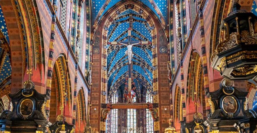 Krakow: Old Town short walk with St. Mary's Basilica visit - Why St. Mary’s Basilica is the right place to begin