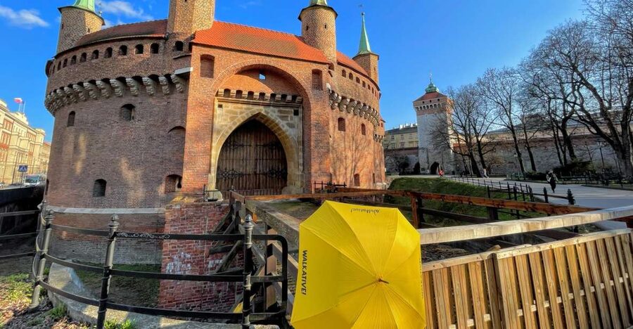 Kraków: Old Town & Wawel Castle Walking Tour in English - Why Kraków’s Old Town works best on foot