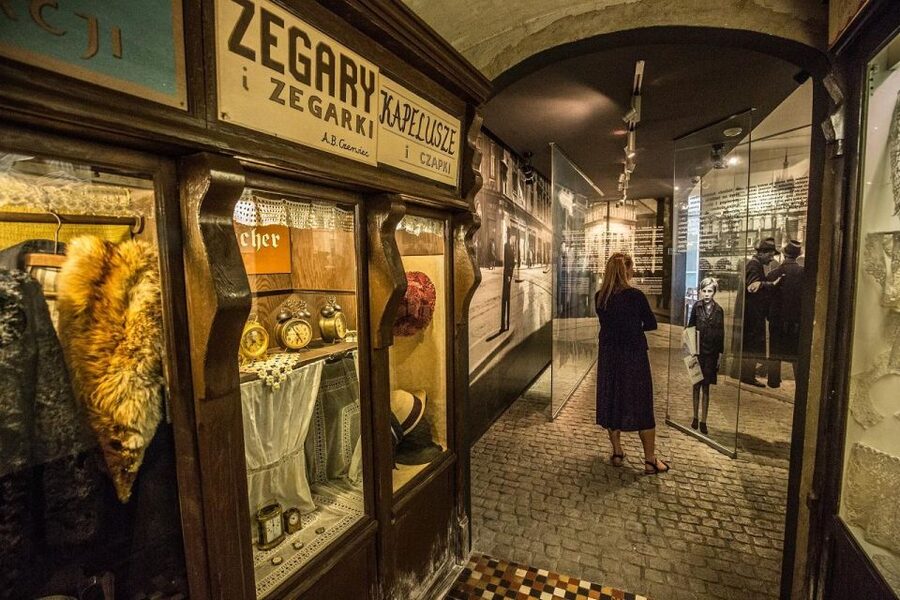 Kraków: Oskar Schindler's Factory Tour and Admission Ticket - Starting at the former enamel factory
