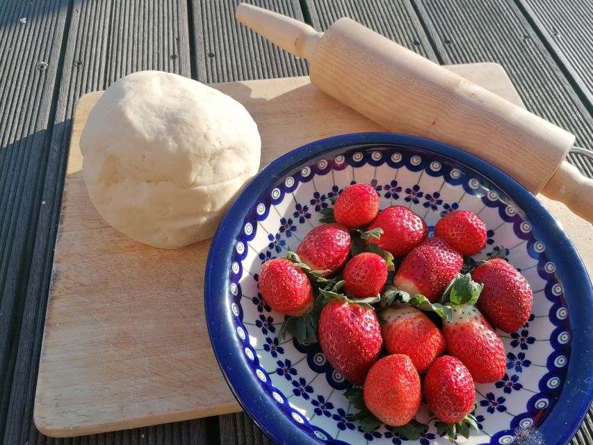 Krakow: Pierogi Home Cooking Class - Meeting your cook near Pod Globusem
