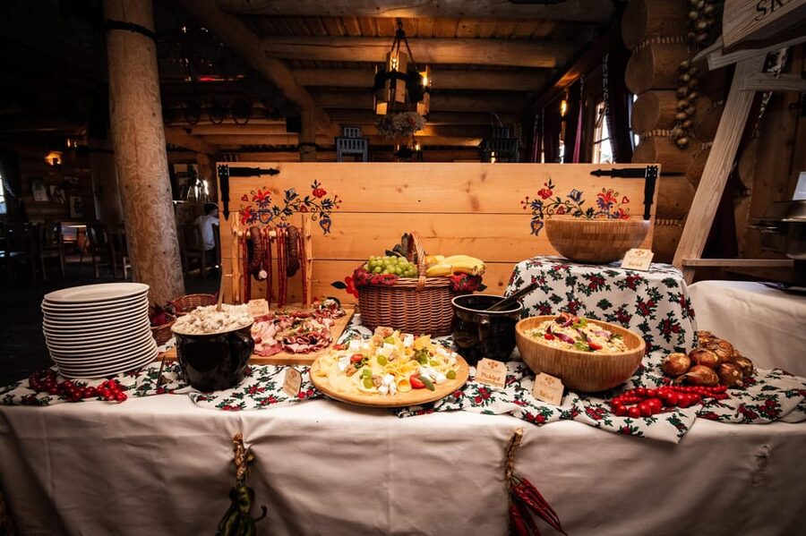 Krakow: Polish Folk Night with Dinner and Unlimited Drinks - A Polish dinner with a show, not a quiet restaurant meal