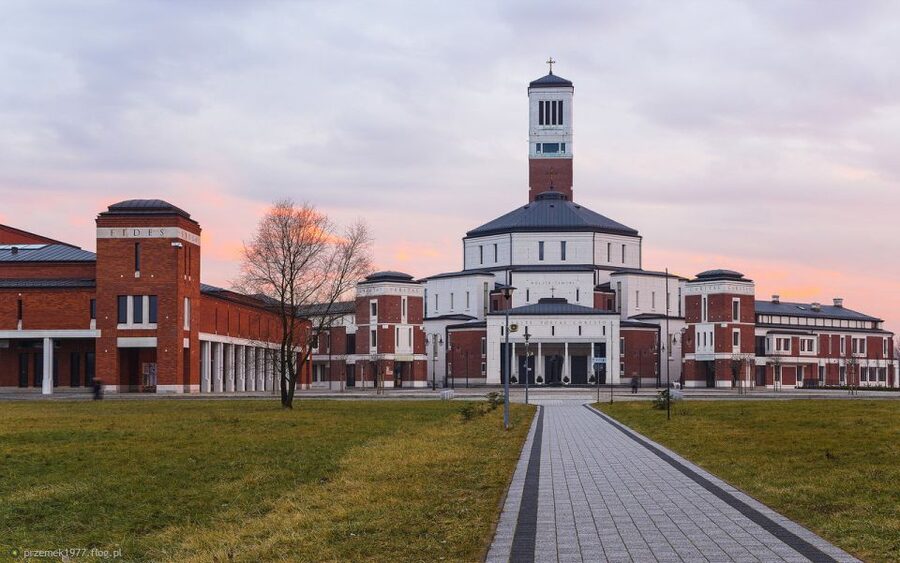 Krakow: Pope John Paul II Guided Tour with Home & Sanctuary - The Divine Mercy Sanctuary and Sister Faustina
