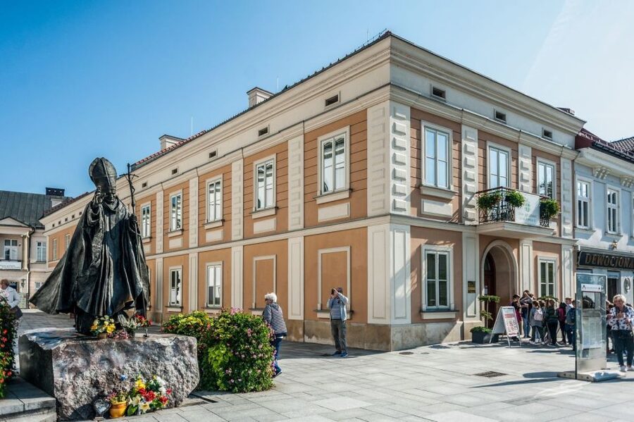 Krakow: Pope John Paul II Guided Tour with Home & Sanctuary - How the timing feels in practice