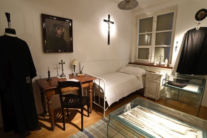 Krakow: Pope John Paul II History: Guided Tour - Home & Sanctuary - Wadowice: museum, church, square, and kremówka
