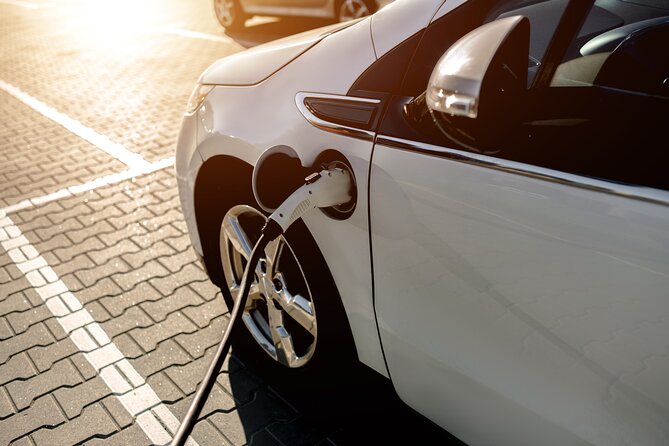 Krakow Private Airport Eco-transfer by Fully Electric car - A quiet arrival at Krakow Airport