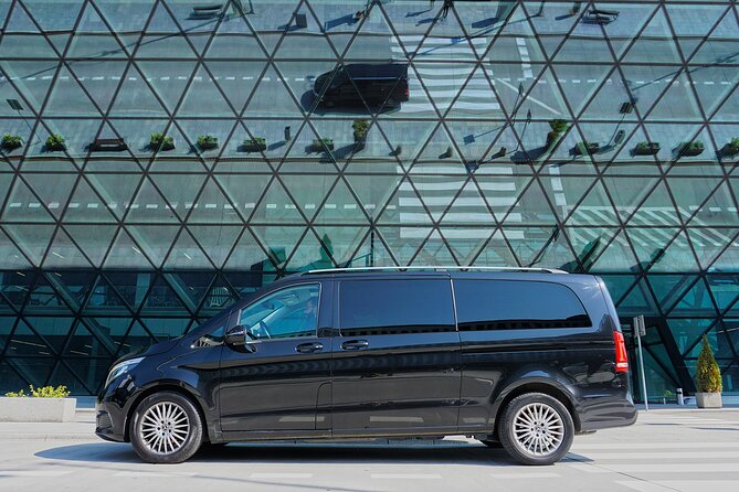 Krakow: Private Airport Transfer - Arriving at Krakow Airport without the taxi scramble