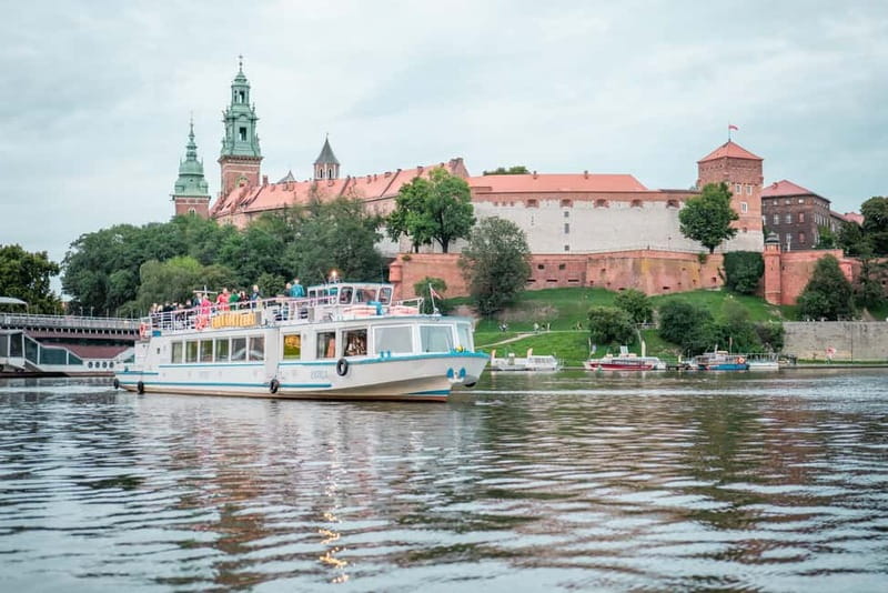 Krakow: Private Evening Boat Tour - Salwator and Debniki: the quiet opening stretch
