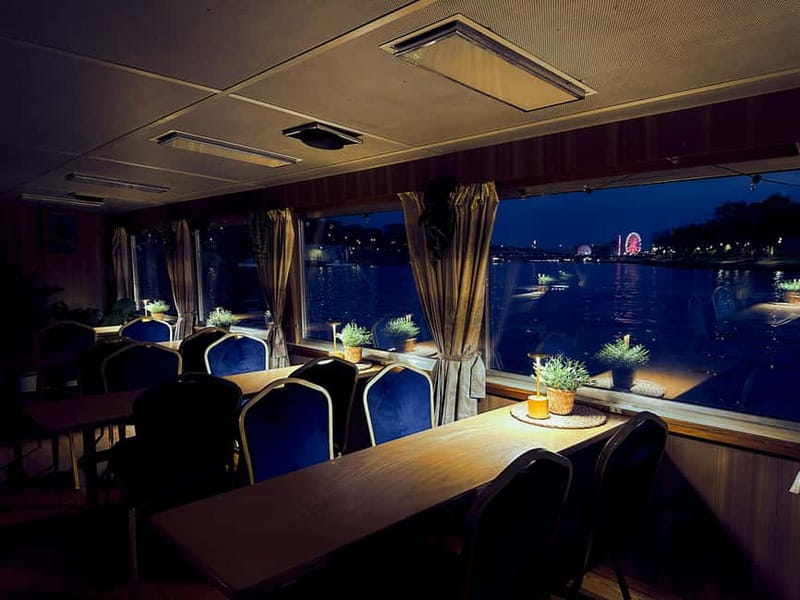 Krakow: Private Evening Boat Tour - Choosing the boat and handling bad weather