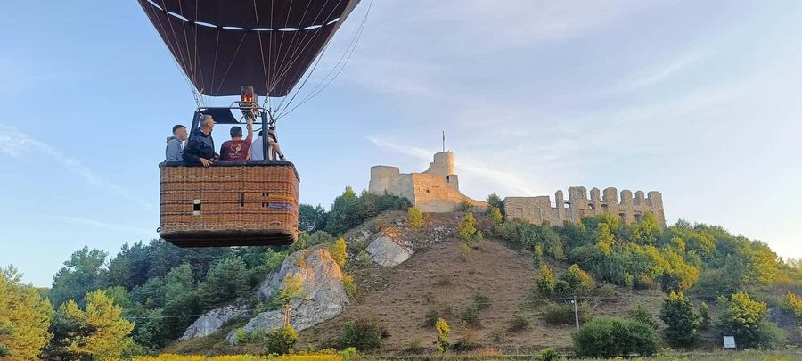 Kraków: Private Hot Air Balloon Flight with Champagne - What the $588 private price really covers