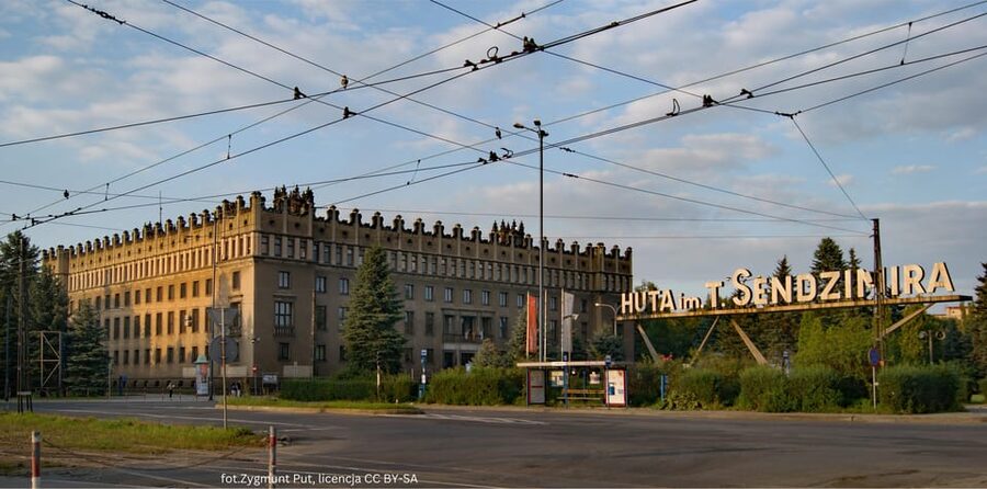 Krakow: Private Nowa Huta Adventure Tour in Communist Cars - Worker housing and the ordinary side of communism