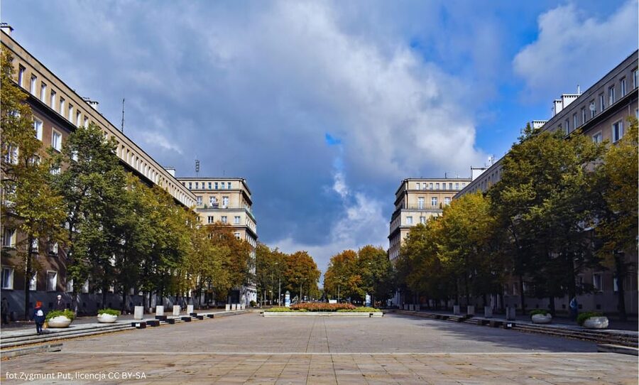 Krakow: Private Nowa Huta Adventure Tour in Communist Cars - The tank, the church, and competing public messages