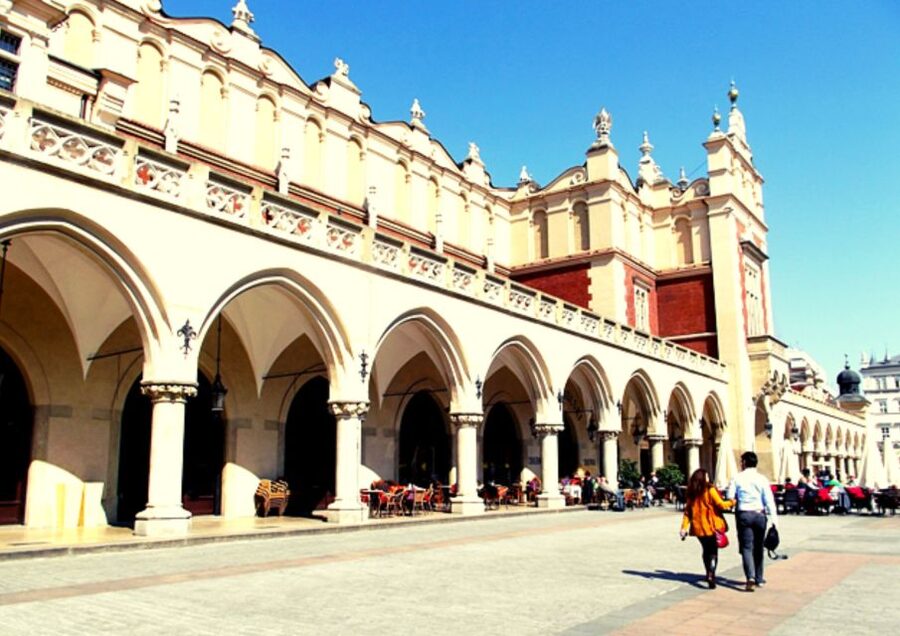 Krakow: Private Panoramic Tour by Golf Cart with Audio Guide - Who will get the most from this tour