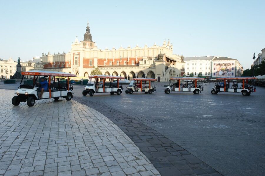 Krakow: Private Sightseeing by Electric Car - Kazimierz, Synagogues, and Cobbled Streets