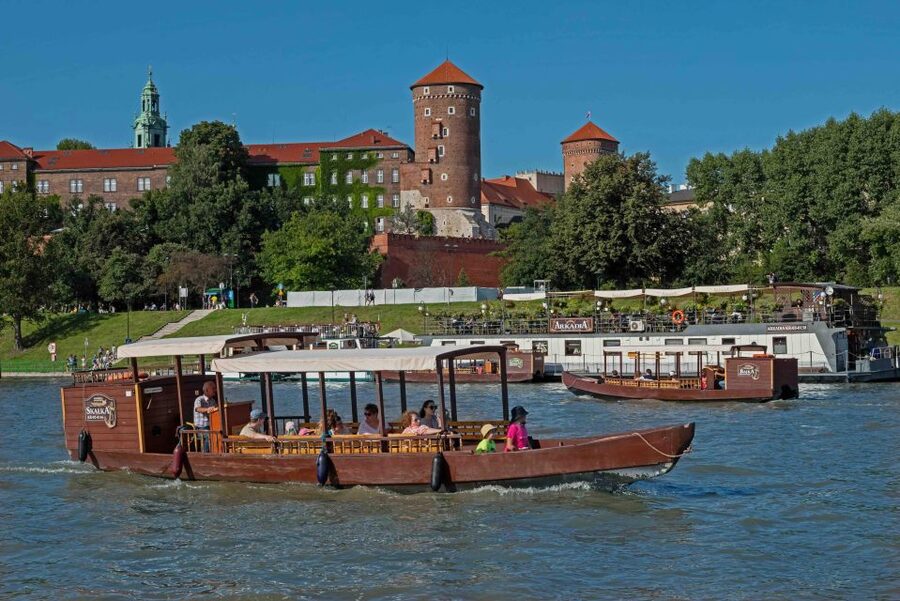 Krakow: Private Traditional Gondola Cruise - The one-hour route along the Vistula