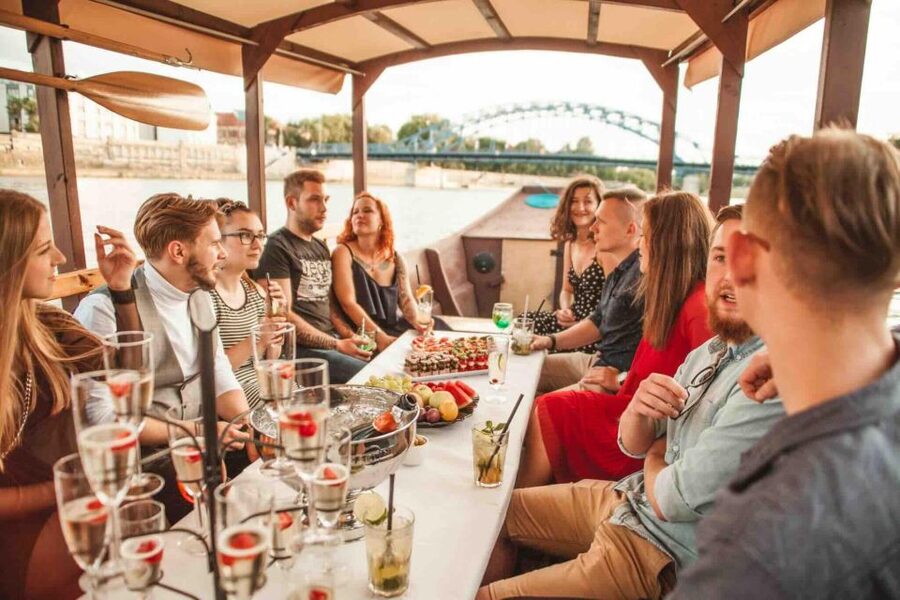 Krakow: Private Traditional Gondola Cruise - Kazimierz and Krakow’s Jewish quarter