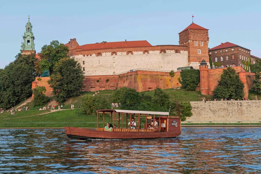 Krakow: Private Traditional Gondola Cruise - Audio commentary, music, and the guide