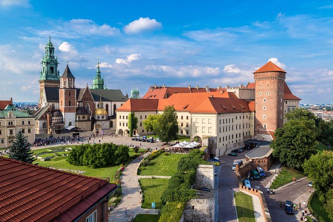 Krakow Private Walking Tour with Schindler's Factory - St Mary’s Basilica and the medieval Main Market Square
