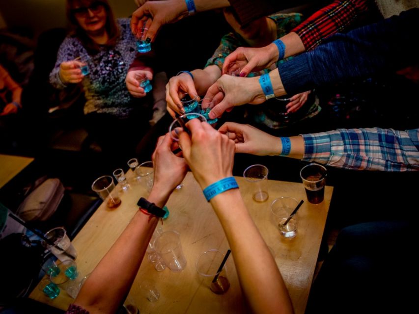 Krakow: Pub, Bar & Club Crawl - The photographer adds a useful souvenir