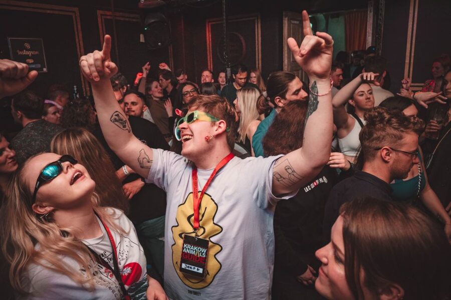 Krakow: Pub Crawl with 1 Hour of Unlimited Alcoholic Drinks - Should you book this pub crawl?